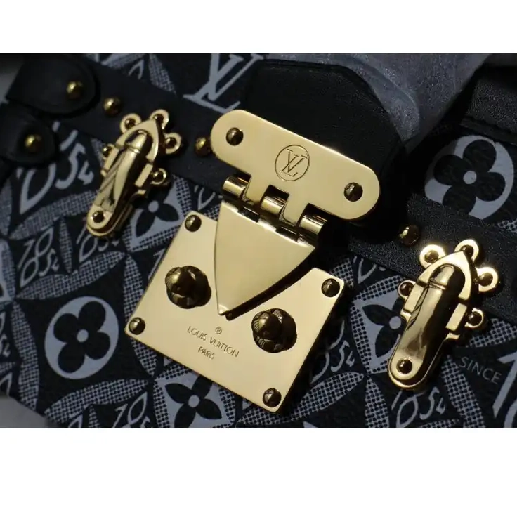 2102SH0018 LV Bags 0816